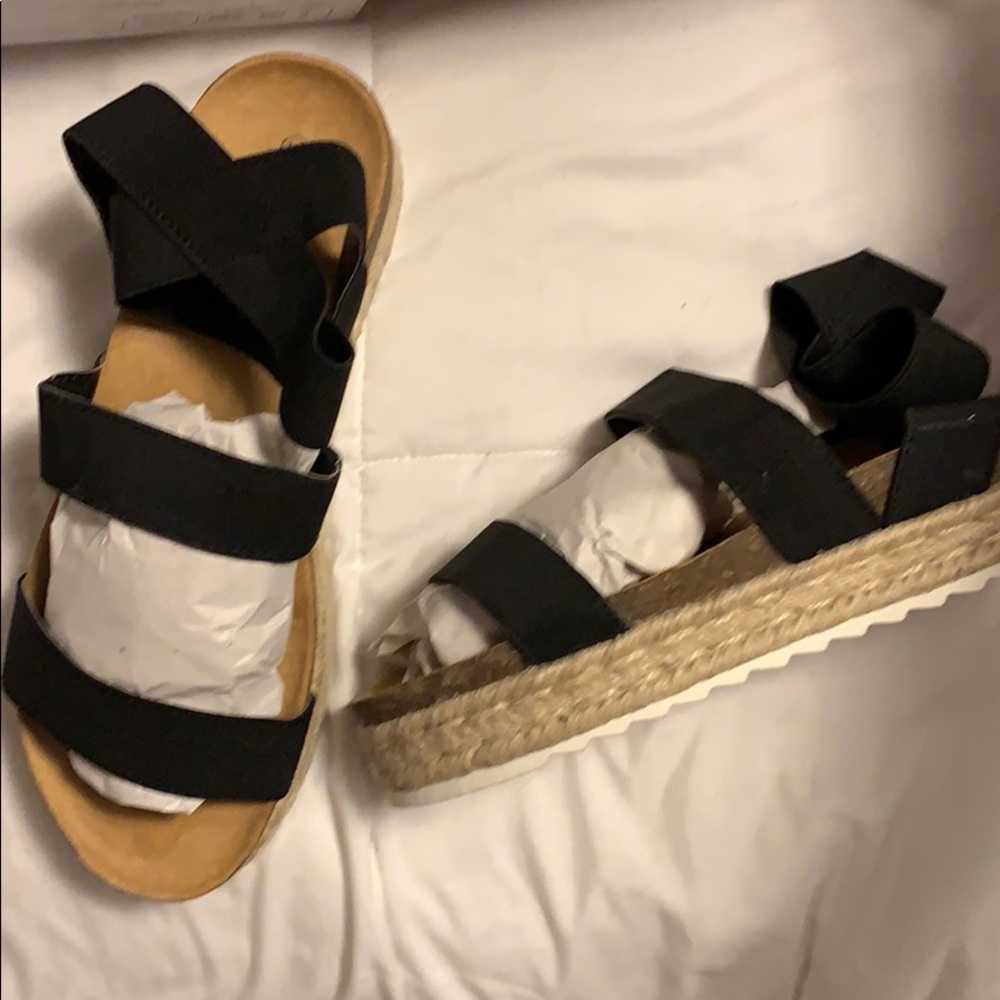 Platform Sandals - Picture 3 of 3